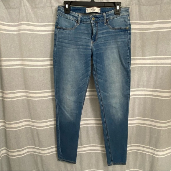 ABERCROMBIE & FITCH / Medium Washed Mid Rise Skinny Jeans Size 10R / 30W 29L - Picture 1 of 8